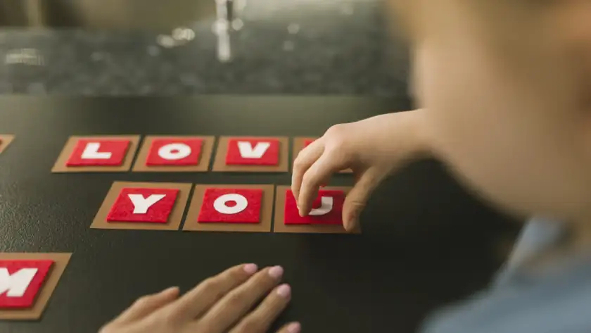 concepto dia madre juego letras scaled.jpg